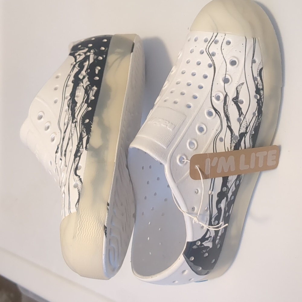 Native Shoes Black and White Print Jefferson Size J1 New with tags